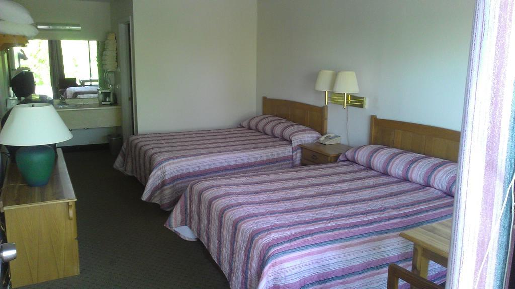 Almost Home Lodge Branson Zimmer foto